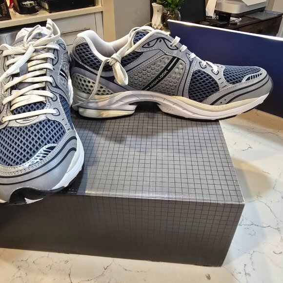 Saucony Progrid Triumph 4 DUSK / SILVER S70831-1 Mens Running Size 9.5 NEW 💙 - Picture 3 of 12